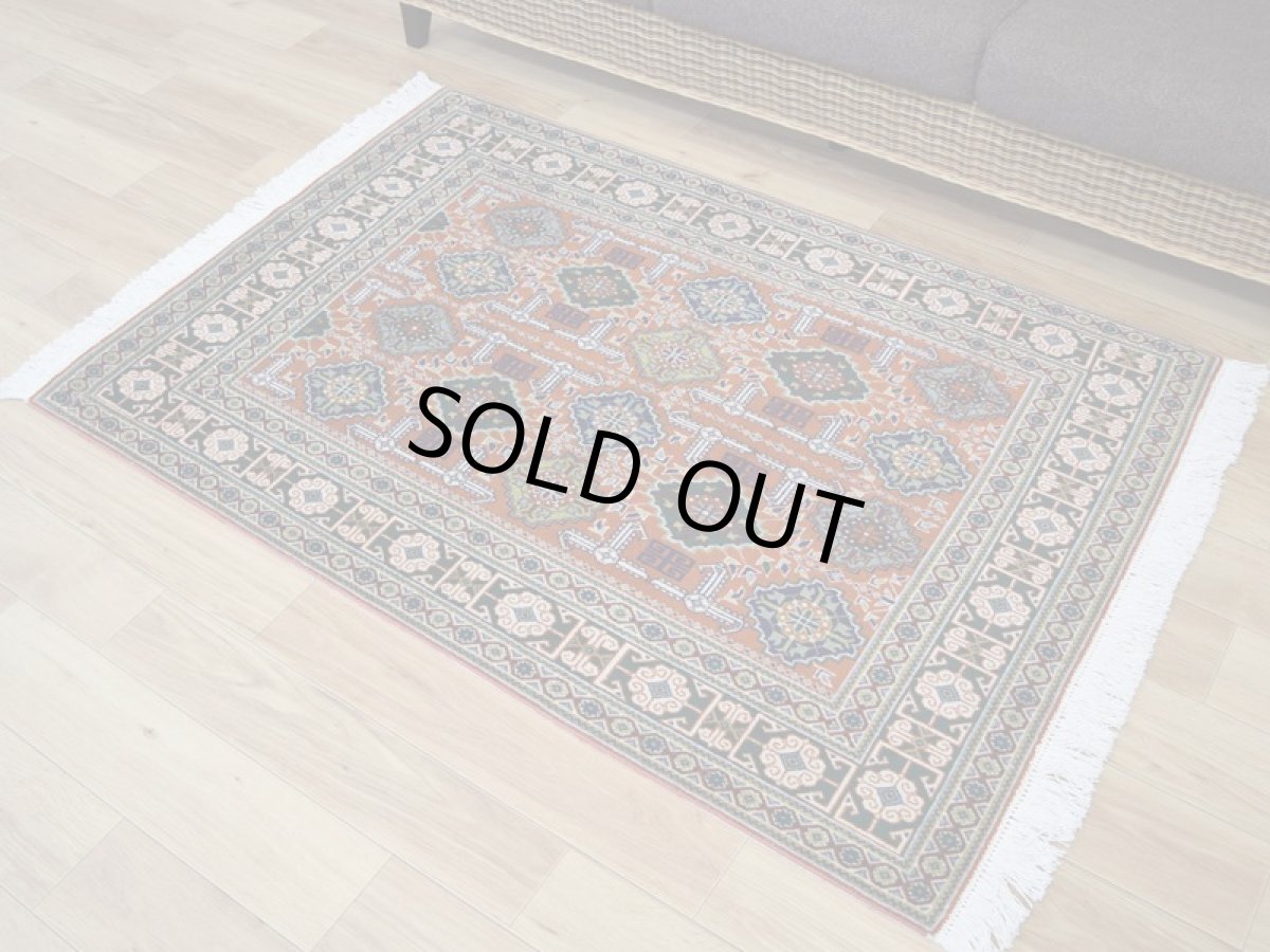 画像2: 美品 ペルシャ 部族絨毯 グーチャン 縦1.5m 横1m1.5㎡ アクセントラグ 1-2人掛けソファ サイズ  144 x 98 cm No.2147 ウール 手織り ハンドメイド トライバル ラグ カーペット 幾何学模様 緑 グリーン オレンジ 茶  中古品に抵抗のある方にもおすすめです a-2147-144098s411051 (2)