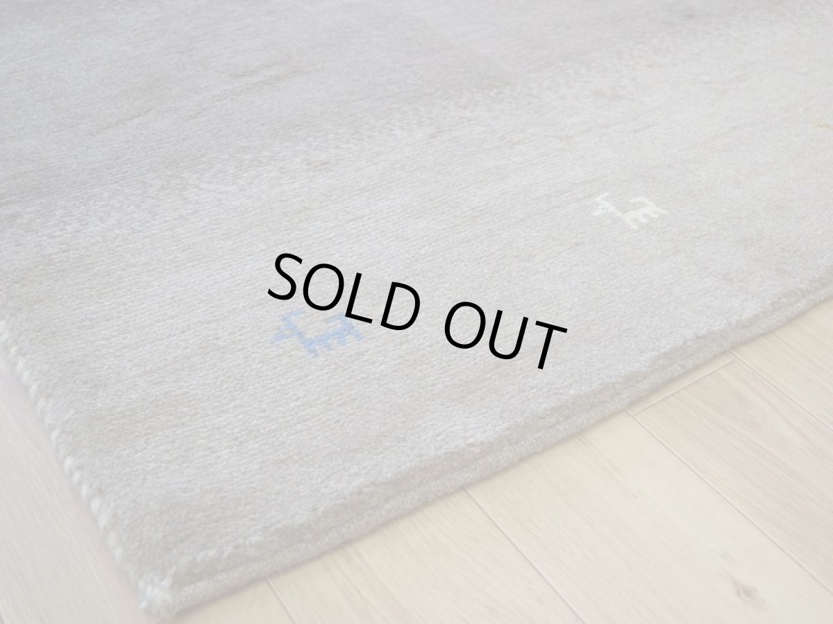 画像9: 新品 ペルシャ ギャッベ 縦2m 横1.5m 3㎡ 〜3帖 リビング ダイニング 2-3人掛けソファサイズ 200 × 155 cm No.1462 天然 肉厚 ウール ギャベ 手織り ハンドメイド ラグ 絨毯 カーペット ベージュ ブラウン グレー グラデーション ボーダー 動物 ヤギ 羊 鹿 柄 リビングダイニングルームやベッドサイドに n-1462-200155h071032 (9)