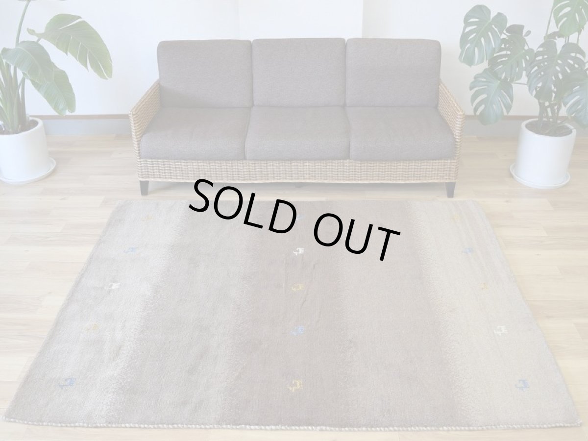 画像1: 新品 ペルシャ ギャッベ 縦2m 横1.5m 3㎡ 〜3帖 リビング ダイニング 2-3人掛けソファサイズ 200 × 155 cm No.1462 天然 肉厚 ウール ギャベ 手織り ハンドメイド ラグ 絨毯 カーペット ベージュ ブラウン グレー グラデーション ボーダー 動物 ヤギ 羊 鹿 柄 リビングダイニングルームやベッドサイドに n-1462-200155h071032 (1)