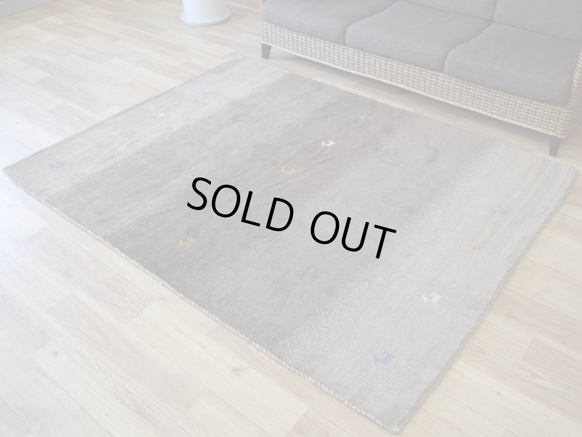 画像2: 新品 ペルシャ ギャッベ 縦2m 横1.5m 3㎡ 〜3帖 リビング ダイニング 2-3人掛けソファサイズ 200 × 155 cm No.1462 天然 肉厚 ウール ギャベ 手織り ハンドメイド ラグ 絨毯 カーペット ベージュ ブラウン グレー グラデーション ボーダー 動物 ヤギ 羊 鹿 柄 リビングダイニングルームやベッドサイドに n-1462-200155h071032 (2)