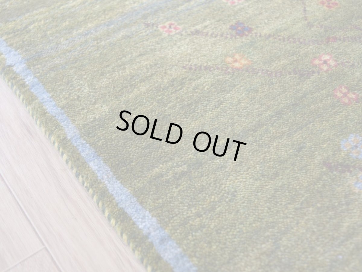 画像12: 新品 ペルシャ ギャッベ 玄関 マット サイズ 82 × 62 cm No.2470 肉厚 天然 ウール ギャベ 手織り リーズバフト ハンドメイド ラグ 絨毯 カーペット 玄関ドアマットのアクセントに 生命の樹 緑 グリーン マルチカラー n-2470-082062s570001 (12)