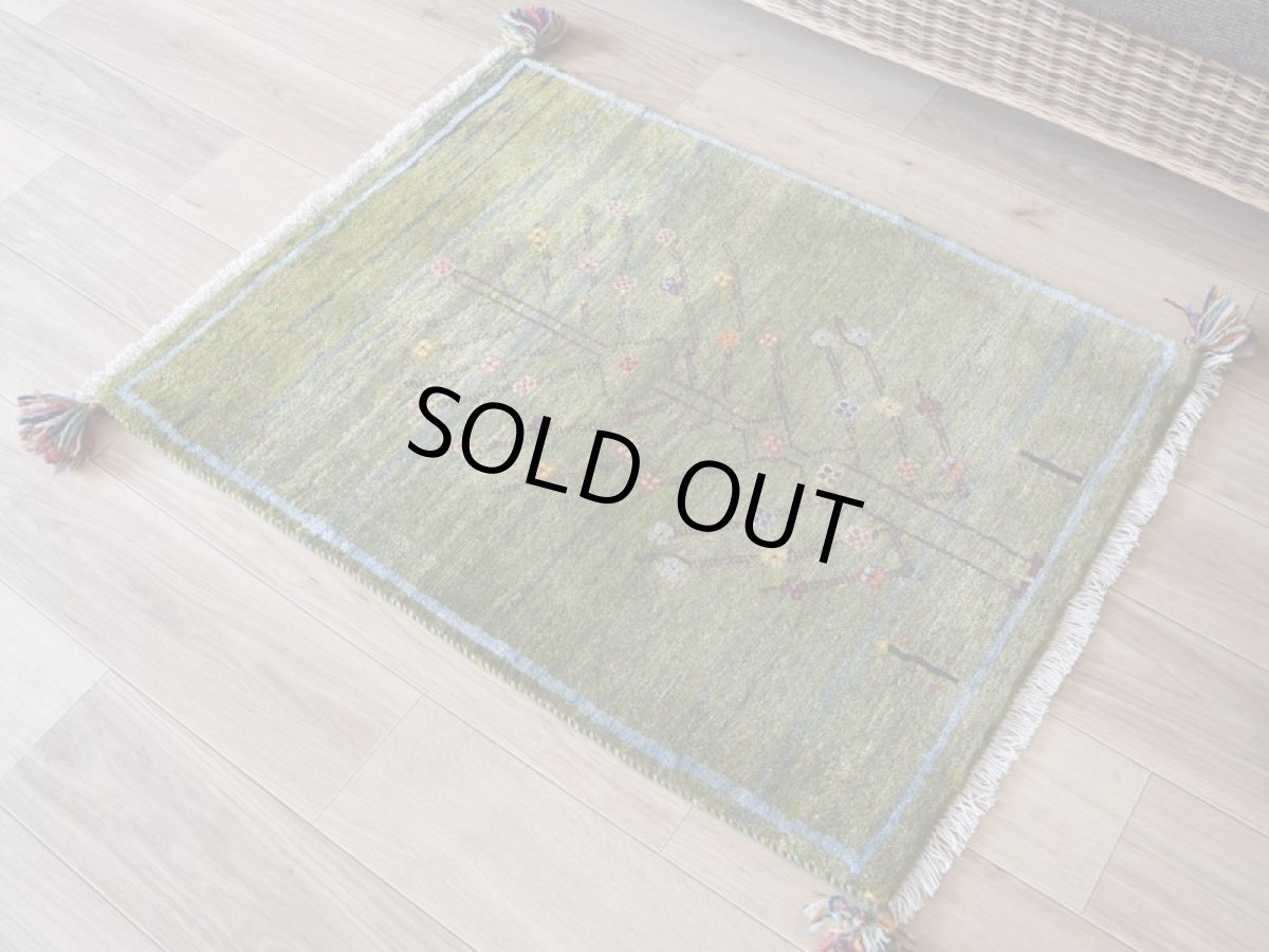 画像2: 新品 ペルシャ ギャッベ 玄関 マット サイズ 82 × 62 cm No.2470 肉厚 天然 ウール ギャベ 手織り リーズバフト ハンドメイド ラグ 絨毯 カーペット 玄関ドアマットのアクセントに 生命の樹 緑 グリーン マルチカラー n-2470-082062s570001 (2)