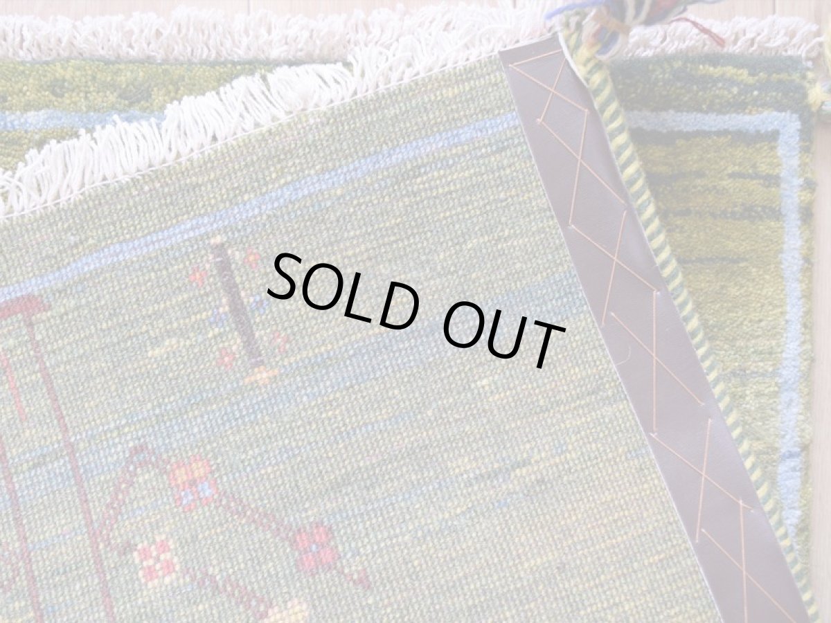 画像15: 新品 ペルシャ ギャッベ 玄関 マット サイズ 82 × 62 cm No.2470 肉厚 天然 ウール ギャベ 手織り リーズバフト ハンドメイド ラグ 絨毯 カーペット 玄関ドアマットのアクセントに 生命の樹 緑 グリーン マルチカラー n-2470-082062s570001 (15)