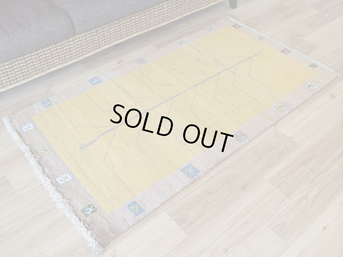 画像2: 新品 ペルシャ ギャッベ 縦1.5m 横1m 2人掛けソファ サイズ 142 × 80 cm No.2412 肉厚 天然 ウール ギャベ 手織り リーズバフト ハンドメイド ラグ 絨毯 カーペット 生命の樹 動物 イエロー 黄色 ベージュ n-2412-142080s731971 (2)