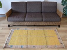 画像1: 新品 ペルシャ ギャッベ 縦1.5m 横1m 2人掛けソファ サイズ 142 × 80 cm No.2412 肉厚 天然 ウール ギャベ 手織り リーズバフト ハンドメイド ラグ 絨毯 カーペット 生命の樹 動物 イエロー 黄色 ベージュ n-2412-142080s731971 (1)