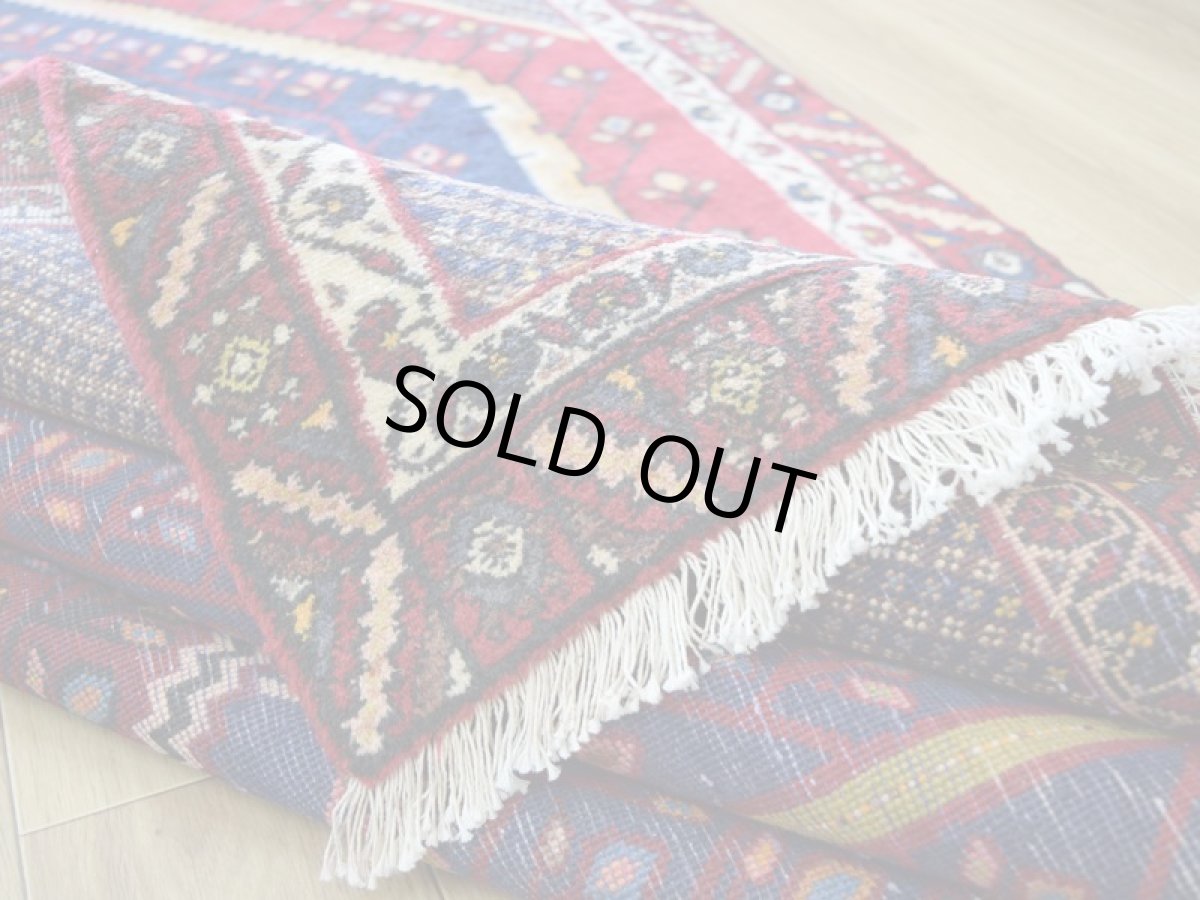 画像13: 良品 ペルシャ 部族絨毯  シールジャーン 縦2.3m 横1.6m 3.6㎡ 〜3.5帖 リビング ダイニング 2〜3人掛けソファ サイズ 230 x 155 cm No.P654 天然 ウール 手織り ハンドメイド トライバル ラグ 部族絨毯 マット カーペット 花模様 幾何学模様 民族柄 ネイビー 赤 b-a654-230155h514045 (13)