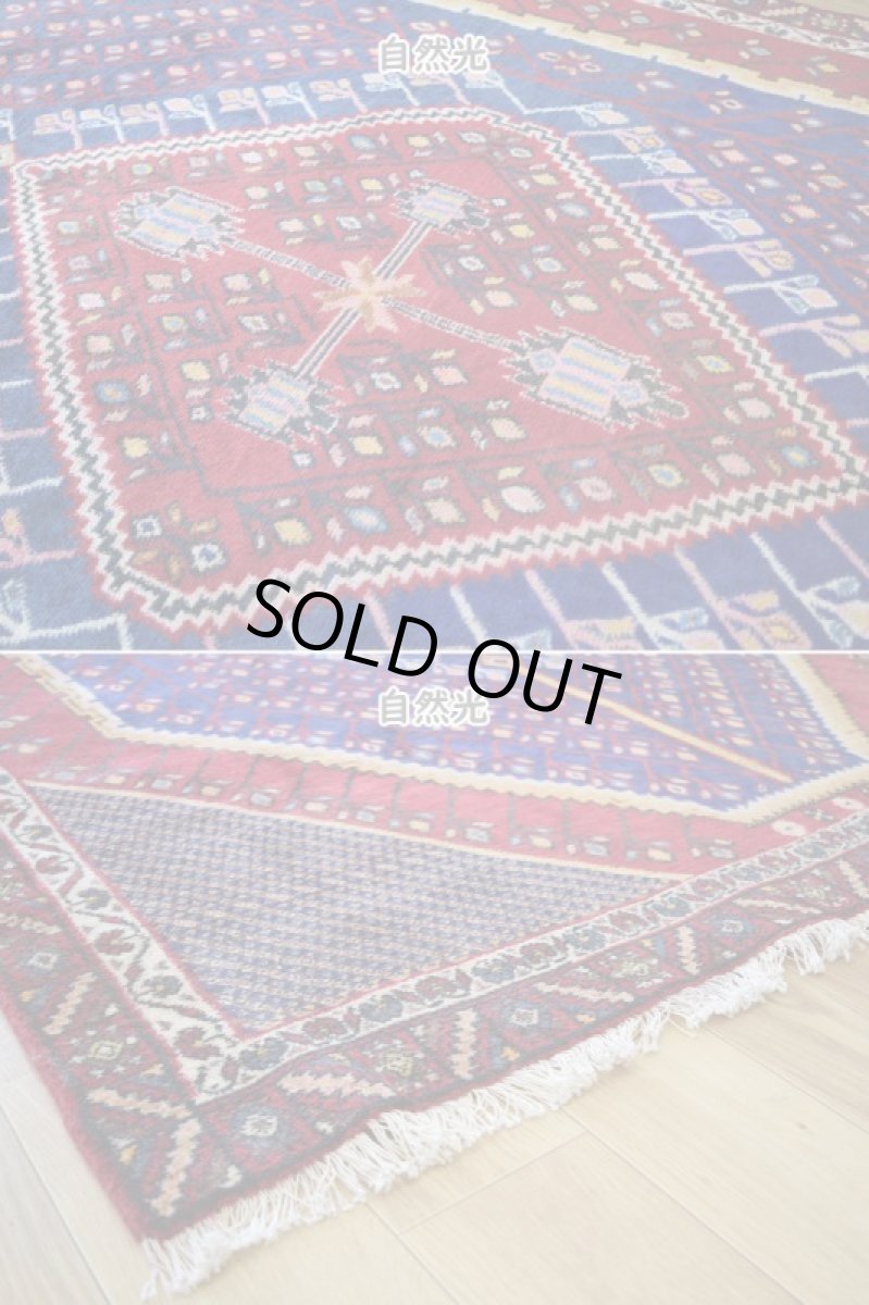 画像8: 良品 ペルシャ 部族絨毯  シールジャーン 縦2.3m 横1.6m 3.6㎡ 〜3.5帖 リビング ダイニング 2〜3人掛けソファ サイズ 230 x 155 cm No.P654 天然 ウール 手織り ハンドメイド トライバル ラグ 部族絨毯 マット カーペット 花模様 幾何学模様 民族柄 ネイビー 赤 b-a654-230155h514045 (8)