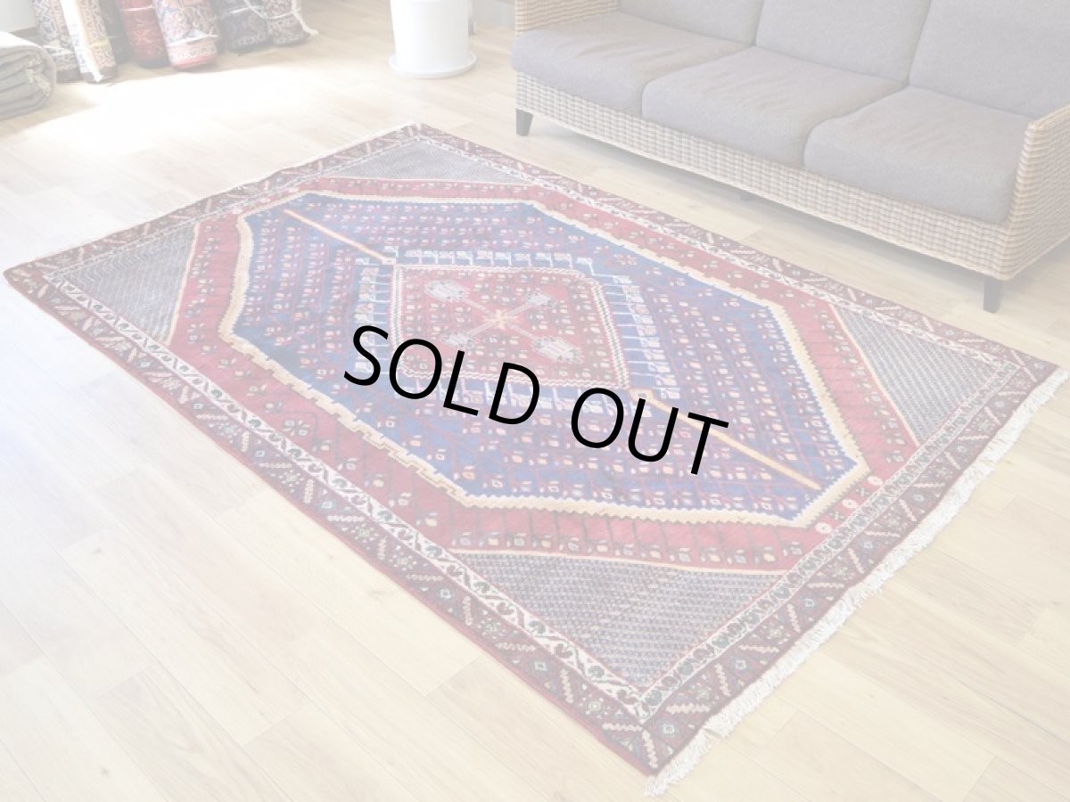 画像3: 良品 ペルシャ 部族絨毯  シールジャーン 縦2.3m 横1.6m 3.6㎡ 〜3.5帖 リビング ダイニング 2〜3人掛けソファ サイズ 230 x 155 cm No.P654 天然 ウール 手織り ハンドメイド トライバル ラグ 部族絨毯 マット カーペット 花模様 幾何学模様 民族柄 ネイビー 赤 b-a654-230155h514045 (3)