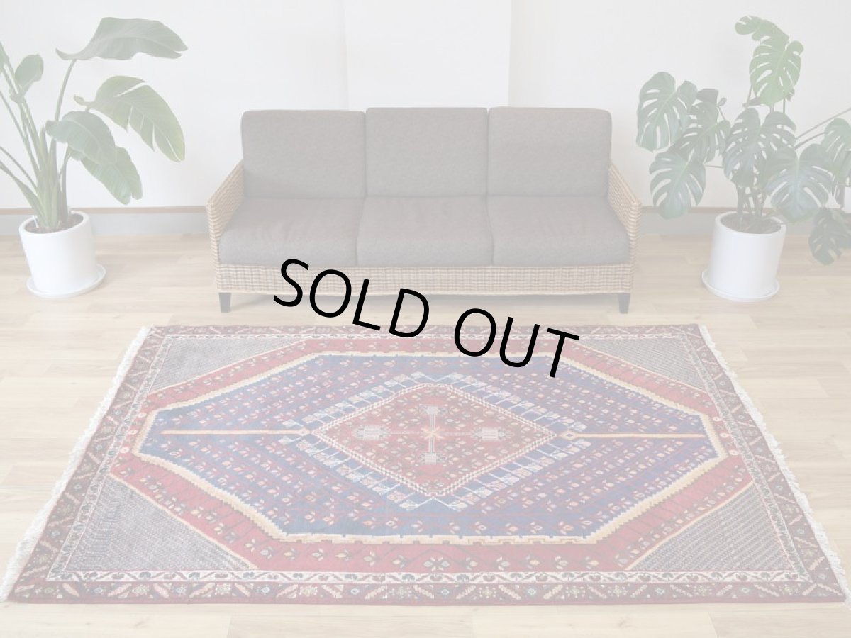 画像2: 良品 ペルシャ 部族絨毯  シールジャーン 縦2.3m 横1.6m 3.6㎡ 〜3.5帖 リビング ダイニング 2〜3人掛けソファ サイズ 230 x 155 cm No.P654 天然 ウール 手織り ハンドメイド トライバル ラグ 部族絨毯 マット カーペット 花模様 幾何学模様 民族柄 ネイビー 赤 b-a654-230155h514045 (2)