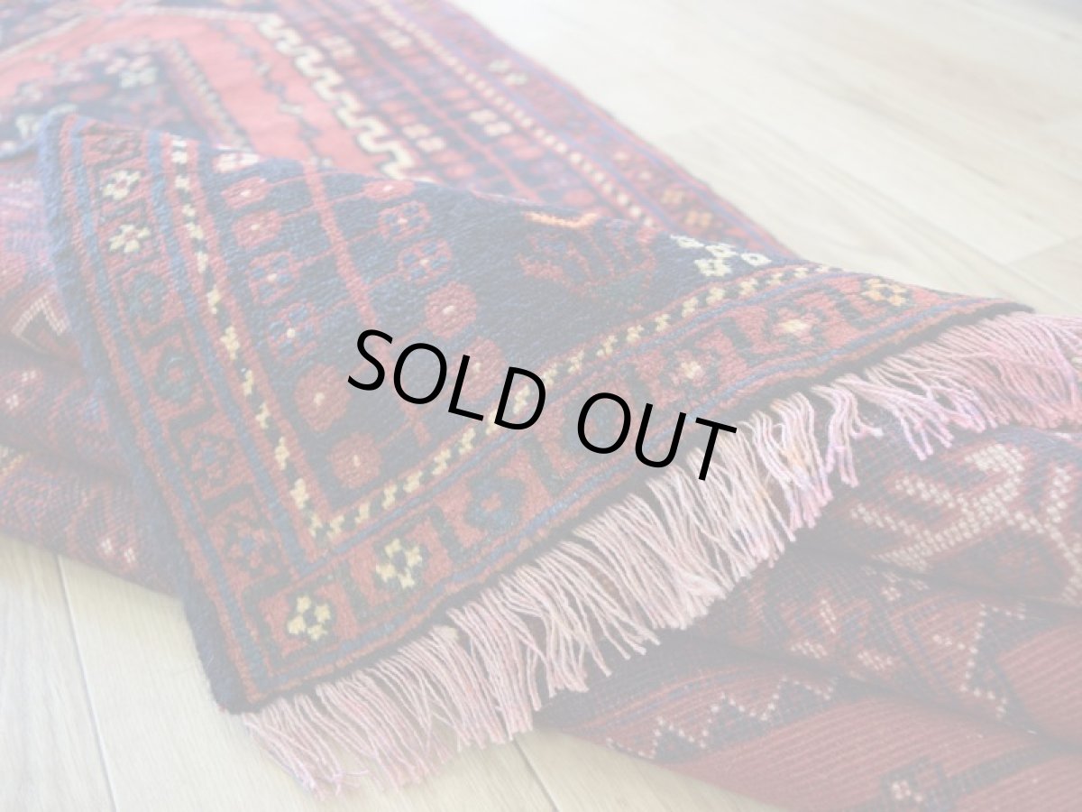 画像13: 良品 ペルシャ 部族絨毯 シールジャン 縦1.7m 横1.2m 2㎡ 〜2帖程度 リビング ダイニング 2〜3人掛けソファ センターテーブル サイズ 170 x 115 cm No.A835 ウール 手織り トライバル ラグ 敷物 マット カーペット 幾何学模様 ヘイバトルー柄 ヴィンテージ ビンテージ  赤 レッド 紺 ネイビー b-a835-170115h522392 (13)