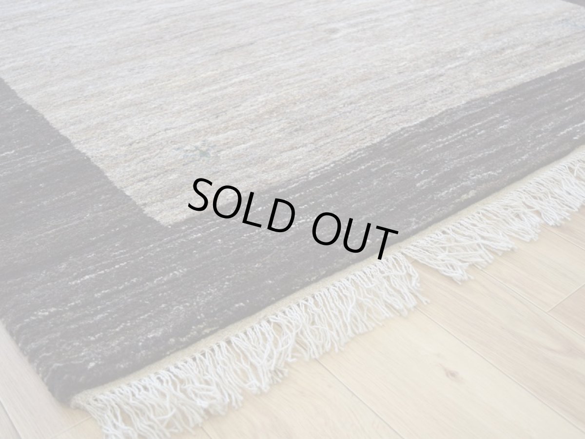 画像11: 新品 ペルシャ ギャッベ 縦2m 横1.5m 3㎡ 〜3帖 リビング ダイニング 2-3人掛けソファ サイズ 197 × 157 cm No.A585 肉厚 天然 ウール ギャベ 手織り ハンドメイド ラグ 絨毯 カーペット リビングダイニングルームやベッドサイドに こげ茶 ブラウン ベージュ 原毛系 生命の樹 n-a585-197157h733034 (11)