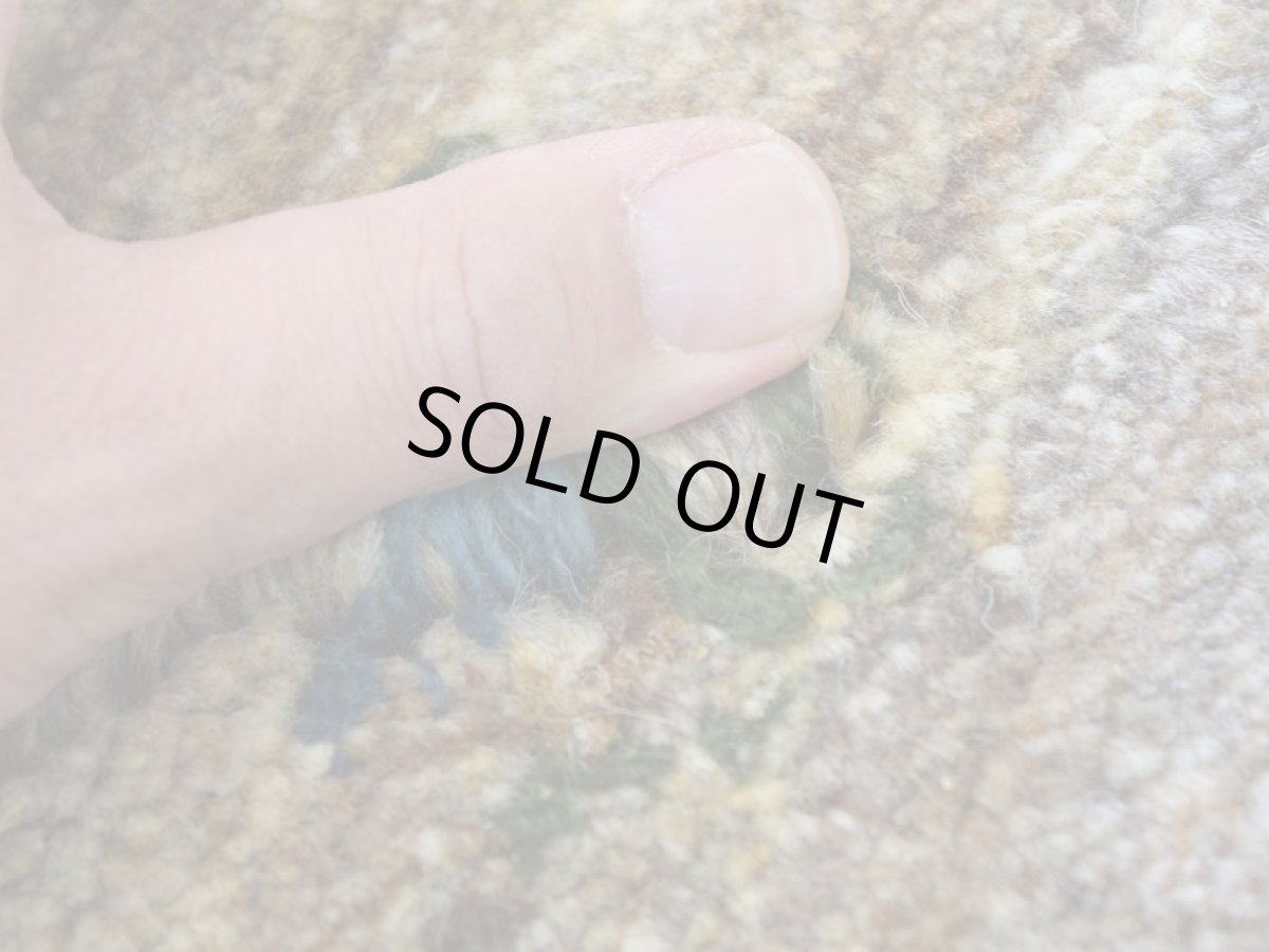 画像13: 新品 ペルシャ ギャッベ 縦2m 横1.5m 3㎡ 〜3帖 リビング ダイニング 2-3人掛けソファ サイズ 197 × 157 cm No.A585 肉厚 天然 ウール ギャベ 手織り ハンドメイド ラグ 絨毯 カーペット リビングダイニングルームやベッドサイドに こげ茶 ブラウン ベージュ 原毛系 生命の樹 n-a585-197157h733034 (13)