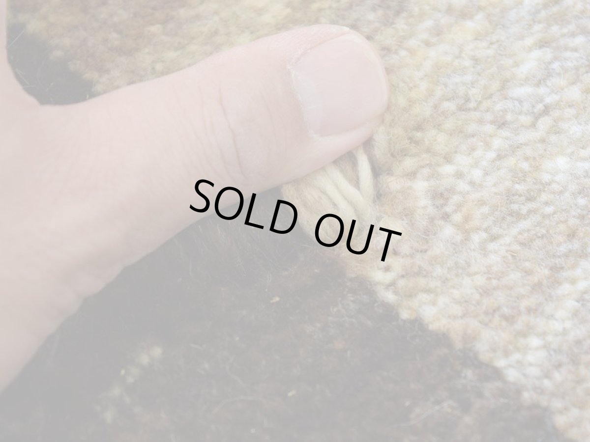 画像12: 新品 ペルシャ ギャッベ 縦2m 横1.5m 3㎡ 〜3帖 リビング ダイニング 2-3人掛けソファ サイズ 197 × 157 cm No.A585 肉厚 天然 ウール ギャベ 手織り ハンドメイド ラグ 絨毯 カーペット リビングダイニングルームやベッドサイドに こげ茶 ブラウン ベージュ 原毛系 生命の樹 n-a585-197157h733034 (12)