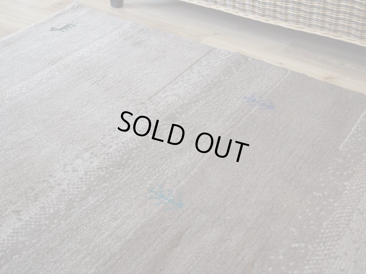 画像9: 新品 ペルシャ ギャッベ 縦2m 横1.5m 3㎡ 〜3帖 リビング ダイニング 2-3人掛けソファサイズ 190 × 156 cm No.1464 天然 肉厚 ウール ギャベ 手織り ハンドメイド ラグ 絨毯 カーペット ベージュ ブラウン グレー グラデーション ボーダー 動物 ヤギ 羊 鹿 生命の樹 柄 リビングダイニングルームやベッドサイドに n-1464-190156h071032 (9)