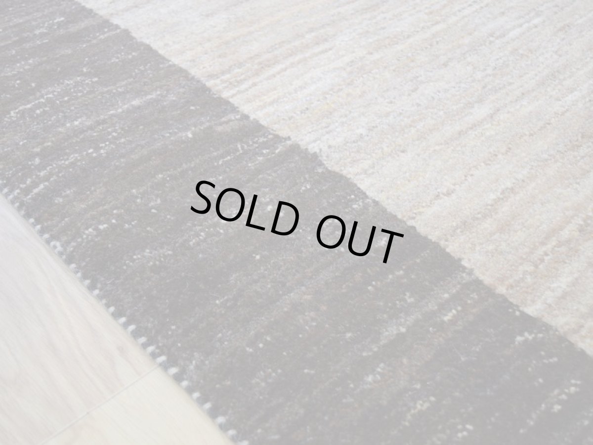 画像10: 新品 ペルシャ ギャッベ 縦2m 横1.5m 3㎡ 〜3帖 リビング ダイニング 2-3人掛けソファ サイズ 197 × 157 cm No.A585 肉厚 天然 ウール ギャベ 手織り ハンドメイド ラグ 絨毯 カーペット リビングダイニングルームやベッドサイドに こげ茶 ブラウン ベージュ 原毛系 生命の樹 n-a585-197157h733034 (10)