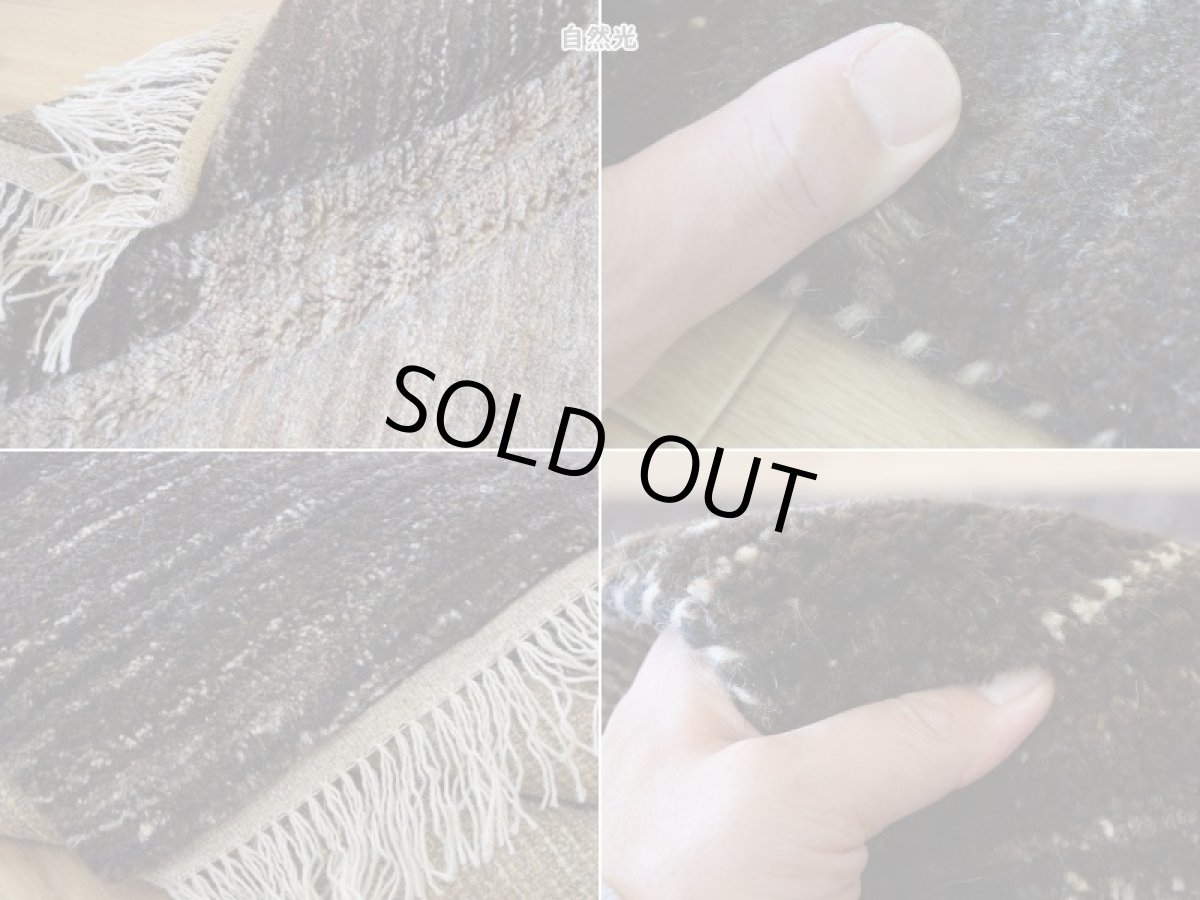 画像18: 新品 ペルシャ ギャッベ 縦2m 横1.5m 3㎡ 〜3帖 リビング ダイニング 2-3人掛けソファ サイズ 197 × 157 cm No.A585 肉厚 天然 ウール ギャベ 手織り ハンドメイド ラグ 絨毯 カーペット リビングダイニングルームやベッドサイドに こげ茶 ブラウン ベージュ 原毛系 生命の樹 n-a585-197157h733034 (18)