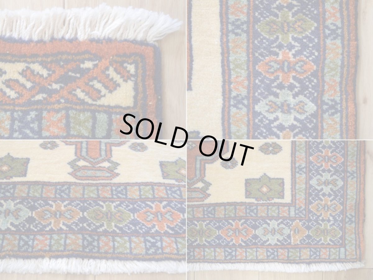 画像19: 美品 ペルシャ 部族絨毯 トルクメン 玄関 マット サイズ 87 x 71 cm No.E1 天然 肉厚 ウール 手織り ハンドメイド トライバル ラグ マット カーペット 生成り クリーム オレンジ グリーン カラフル 幾何学模様 民族柄 中古品に抵抗のある方にもお勧めです a-e1-087071h001p (19)