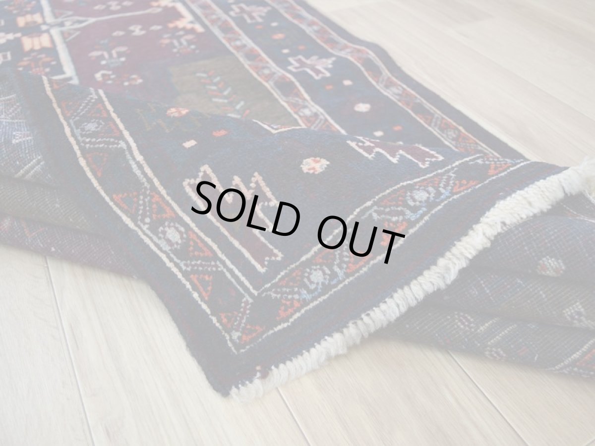 画像12: 良品 ペルシャ 部族絨毯 バルーチ 縦2.5m 横1.2m 3㎡ リビング ダイニング 2〜3人掛けソファ センターテーブル サイズ 250 x 115 cm No.P474 ウール 手織り トライバル ラグ 敷物 マット カーペット メダリオン 幾何学模様 ヴィンテージ ビンテージ  黒 ネイビー オリーブ エンジ b-p474-250115h523p (12)