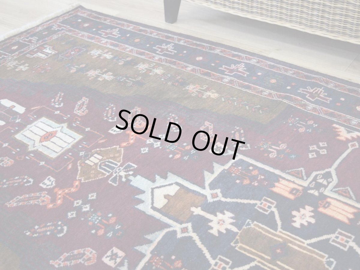 画像9: 良品 ペルシャ 部族絨毯 バルーチ 縦2.5m 横1.2m 3㎡ リビング ダイニング 2〜3人掛けソファ センターテーブル サイズ 250 x 115 cm No.P474 ウール 手織り トライバル ラグ 敷物 マット カーペット メダリオン 幾何学模様 ヴィンテージ ビンテージ  黒 ネイビー オリーブ エンジ b-p474-250115h523p (9)