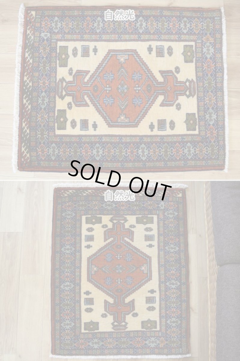 画像3: 美品 ペルシャ 部族絨毯 トルクメン 玄関 マット サイズ 87 x 71 cm No.E1 天然 肉厚 ウール 手織り ハンドメイド トライバル ラグ マット カーペット 生成り クリーム オレンジ グリーン カラフル 幾何学模様 民族柄 中古品に抵抗のある方にもお勧めです a-e1-087071h001p (3)