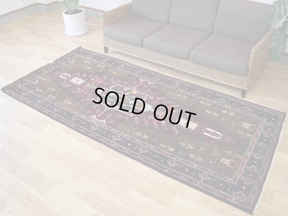 画像2: 良品 ペルシャ 部族絨毯 バルーチ 縦2.5m 横1.2m 3㎡ リビング ダイニング 2〜3人掛けソファ センターテーブル サイズ 250 x 115 cm No.P474 ウール 手織り トライバル ラグ 敷物 マット カーペット メダリオン 幾何学模様 ヴィンテージ ビンテージ  黒 ネイビー オリーブ エンジ b-p474-250115h523p (2)