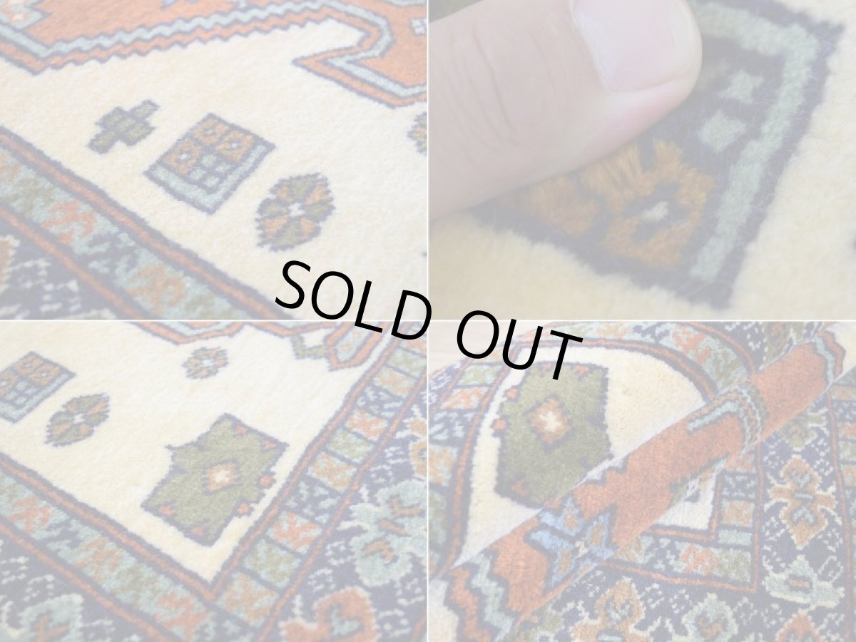 画像17: 美品 ペルシャ 部族絨毯 トルクメン 玄関 マット サイズ 87 x 71 cm No.E1 天然 肉厚 ウール 手織り ハンドメイド トライバル ラグ マット カーペット 生成り クリーム オレンジ グリーン カラフル 幾何学模様 民族柄 中古品に抵抗のある方にもお勧めです a-e1-087071h001p (17)