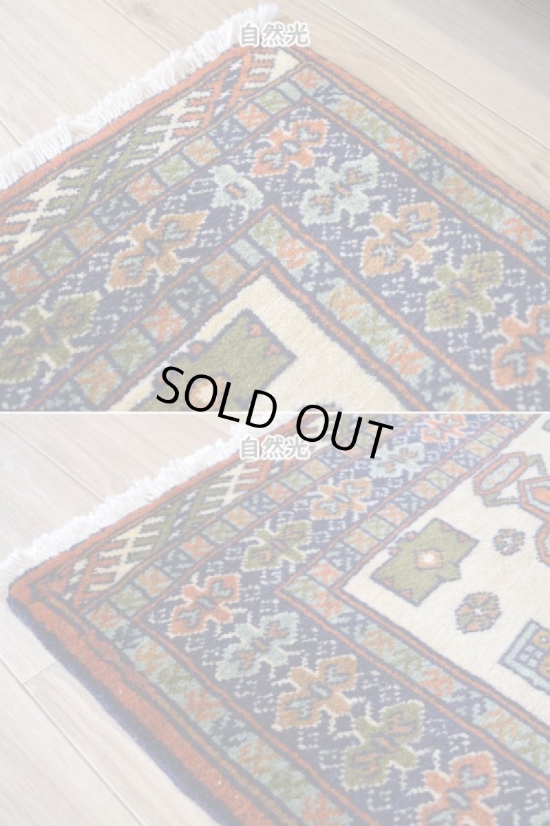 画像5: 美品 ペルシャ 部族絨毯 トルクメン 玄関 マット サイズ 87 x 71 cm No.E1 天然 肉厚 ウール 手織り ハンドメイド トライバル ラグ マット カーペット 生成り クリーム オレンジ グリーン カラフル 幾何学模様 民族柄 中古品に抵抗のある方にもお勧めです a-e1-087071h001p (5)