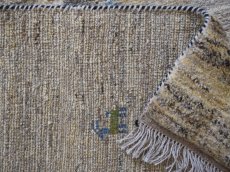 画像14: 新品 ペルシャ ギャッベ 縦2m 横1.5m 3㎡ 〜2帖 リビング ダイニング 2-3人掛けソファ サイズ 192 × 149 cm No.A578 肉厚 天然 ウール ギャベ 手織り ハンドメイド ラグ 絨毯 カーペット リビングダイニングルームやベッドサイドに 生成り クリーム 原毛系 動物 n-a578-192149s513014 (14)