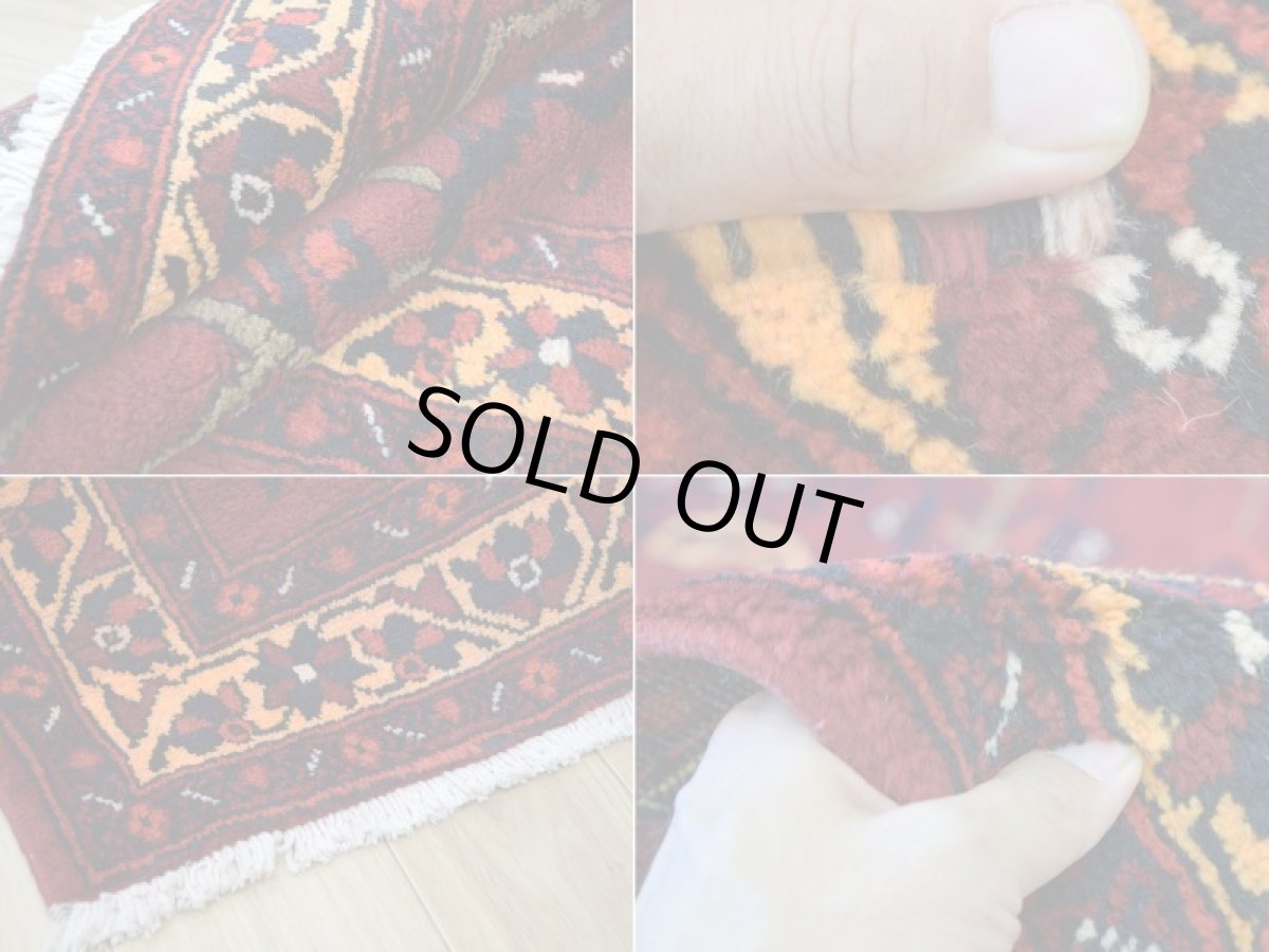 画像18: 良品 ペルシャ 部族絨毯 バクティヤリ 縦1.5m 横1.1m 2㎡ 〜2帖程度 1〜2人掛けソファ センターテーブル サイズ 150 x 110 cm No.R223 ウール 手織り トライバル ラグ 敷物 マット カーペット ヴィンテージ ビンテージ  赤 レッド b-r223-150110h001031 (18)