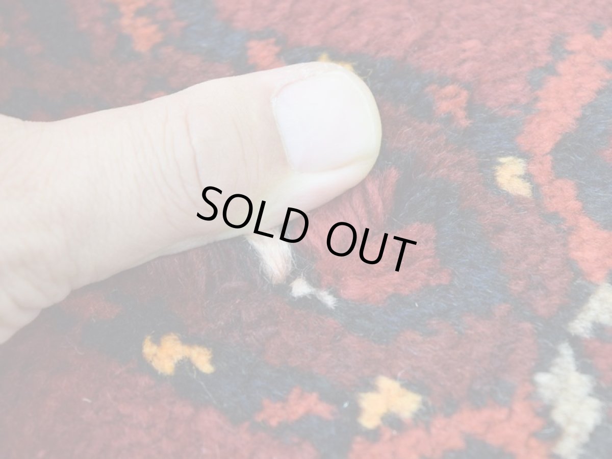 画像10: 良品 ペルシャ 部族絨毯 バクティヤリ 縦1.5m 横1.1m 2㎡ 〜2帖程度 1〜2人掛けソファ センターテーブル サイズ 150 x 110 cm No.R223 ウール 手織り トライバル ラグ 敷物 マット カーペット ヴィンテージ ビンテージ  赤 レッド b-r223-150110h001031 (10)