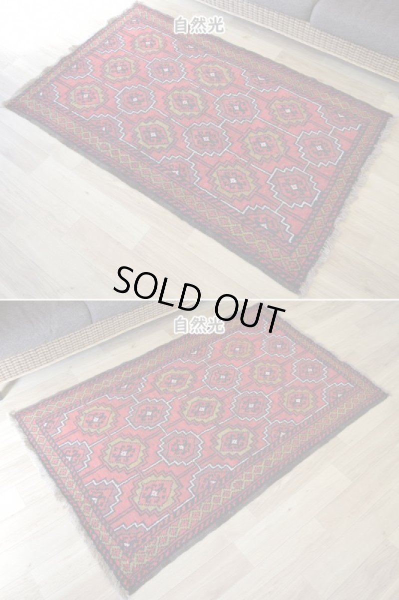 画像4: 中古品 ペルシャ 部族絨毯 グーチャン 縦1.7m 横1.1m 2㎡ 2人掛けソファ センターテーブル サイズ 170 x 105 cm No.Z191 ウール 手織り トライバル ラグ 敷物 マット カーペット 幾何学模様 ヴィンテージ ビンテージ  赤 c-z191-170105h060870 (4)