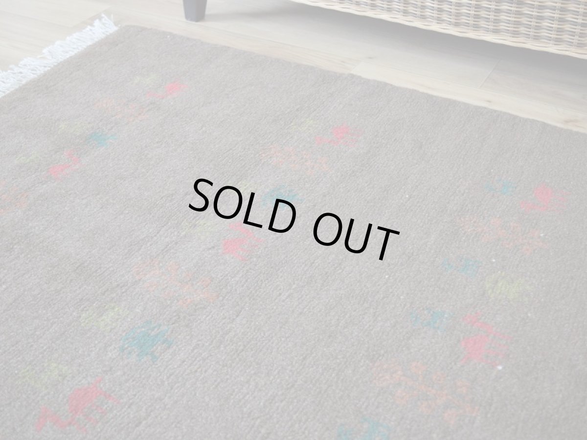 画像9: 新品 ペルシャ ギャッベ 縦2m 横1.5m 2.5㎡ リビング ダイニング 2-3人掛けソファ サイズ 190 × 135 cm No.R435 肉厚 天然 ウール ギャベ 手織り ハンドメイド ラグ 絨毯 カーペット リビングダイニングルームやベッドサイドに ブラウン 茶 動物 植物柄 n-r435-190135h031071 (9)