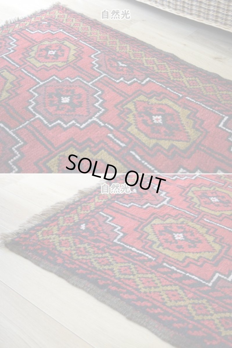 画像6: 中古品 ペルシャ 部族絨毯 グーチャン 縦1.7m 横1.1m 2㎡ 2人掛けソファ センターテーブル サイズ 170 x 105 cm No.Z191 ウール 手織り トライバル ラグ 敷物 マット カーペット 幾何学模様 ヴィンテージ ビンテージ  赤 c-z191-170105h060870 (6)