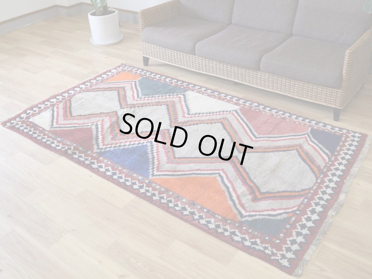 画像2: 新品 ペルシャ ギャッベ 縦2.5m 横1.3m 3㎡ 〜3帖 リビング ダイニング 3人掛けソファ サイズ 220 x 125 cm No.A635 天然 肉厚 ウール 手織り ハンドメイド トライバル ラグ 部族絨毯 マット カーペット ギャベ 民族柄 生成り クリーム 青 インディゴブルー 赤 オレンジ n-a635-220125h173384 (2)