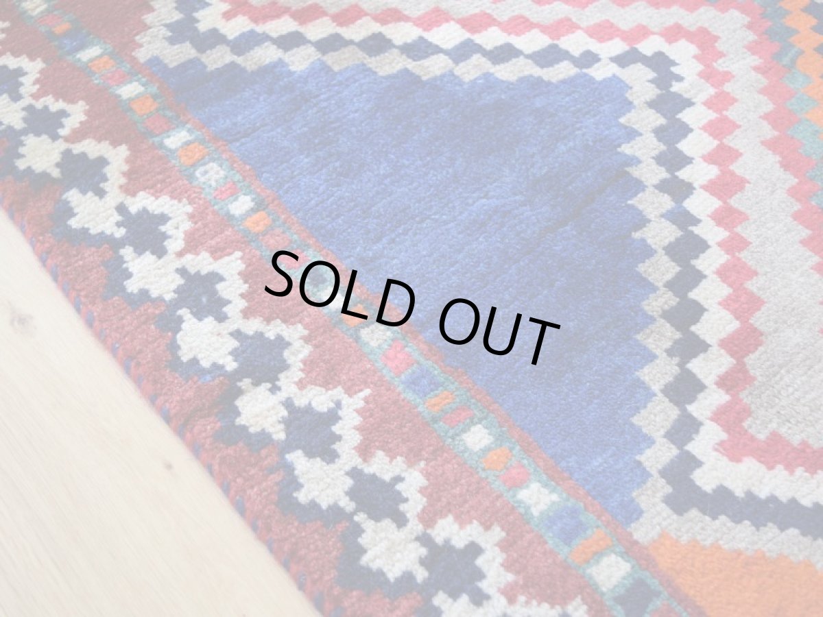 画像9: 新品 ペルシャ ギャッベ 縦2.5m 横1.3m 3㎡ 〜3帖 リビング ダイニング 3人掛けソファ サイズ 220 x 125 cm No.A635 天然 肉厚 ウール 手織り ハンドメイド トライバル ラグ 部族絨毯 マット カーペット ギャベ 民族柄 生成り クリーム 青 インディゴブルー 赤 オレンジ n-a635-220125h173384 (9)