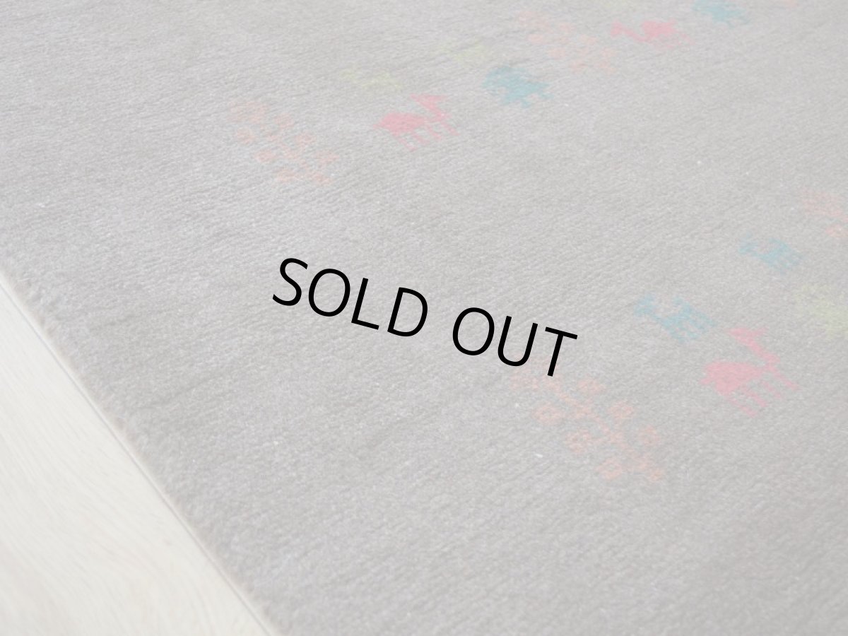 画像11: 新品 ペルシャ ギャッベ 縦2m 横1.5m 2.5㎡ リビング ダイニング 2-3人掛けソファ サイズ 190 × 135 cm No.R435 肉厚 天然 ウール ギャベ 手織り ハンドメイド ラグ 絨毯 カーペット リビングダイニングルームやベッドサイドに ブラウン 茶 動物 植物柄 n-r435-190135h031071 (11)