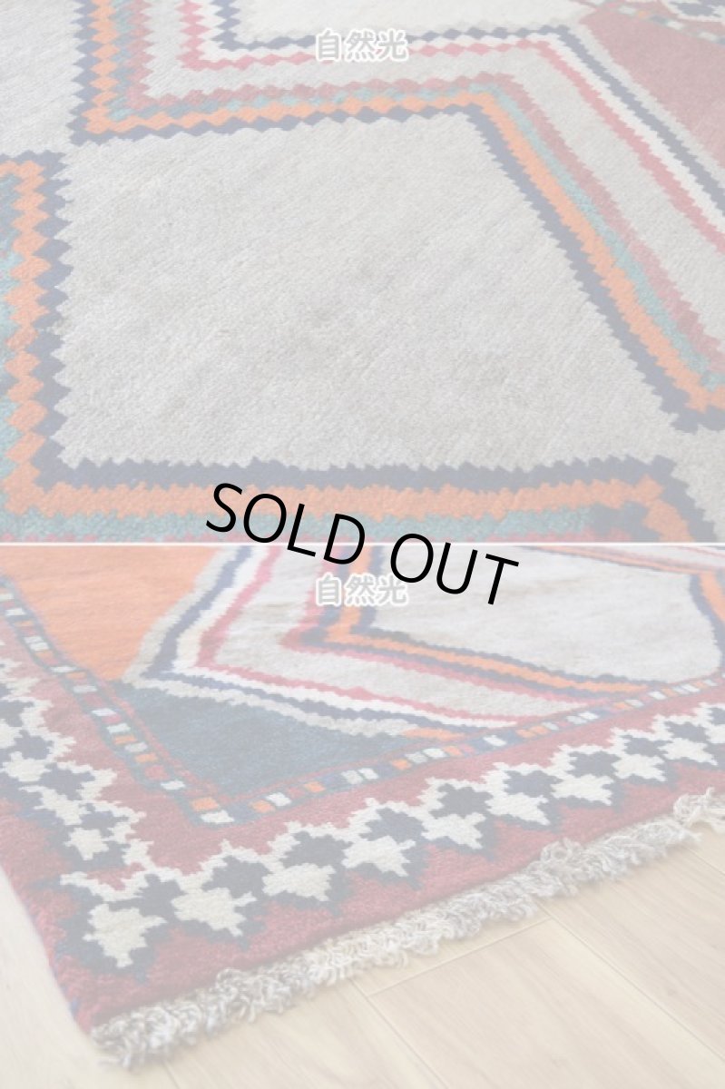 画像8: 新品 ペルシャ ギャッベ 縦2.5m 横1.3m 3㎡ 〜3帖 リビング ダイニング 3人掛けソファ サイズ 220 x 125 cm No.A635 天然 肉厚 ウール 手織り ハンドメイド トライバル ラグ 部族絨毯 マット カーペット ギャベ 民族柄 生成り クリーム 青 インディゴブルー 赤 オレンジ n-a635-220125h173384 (8)