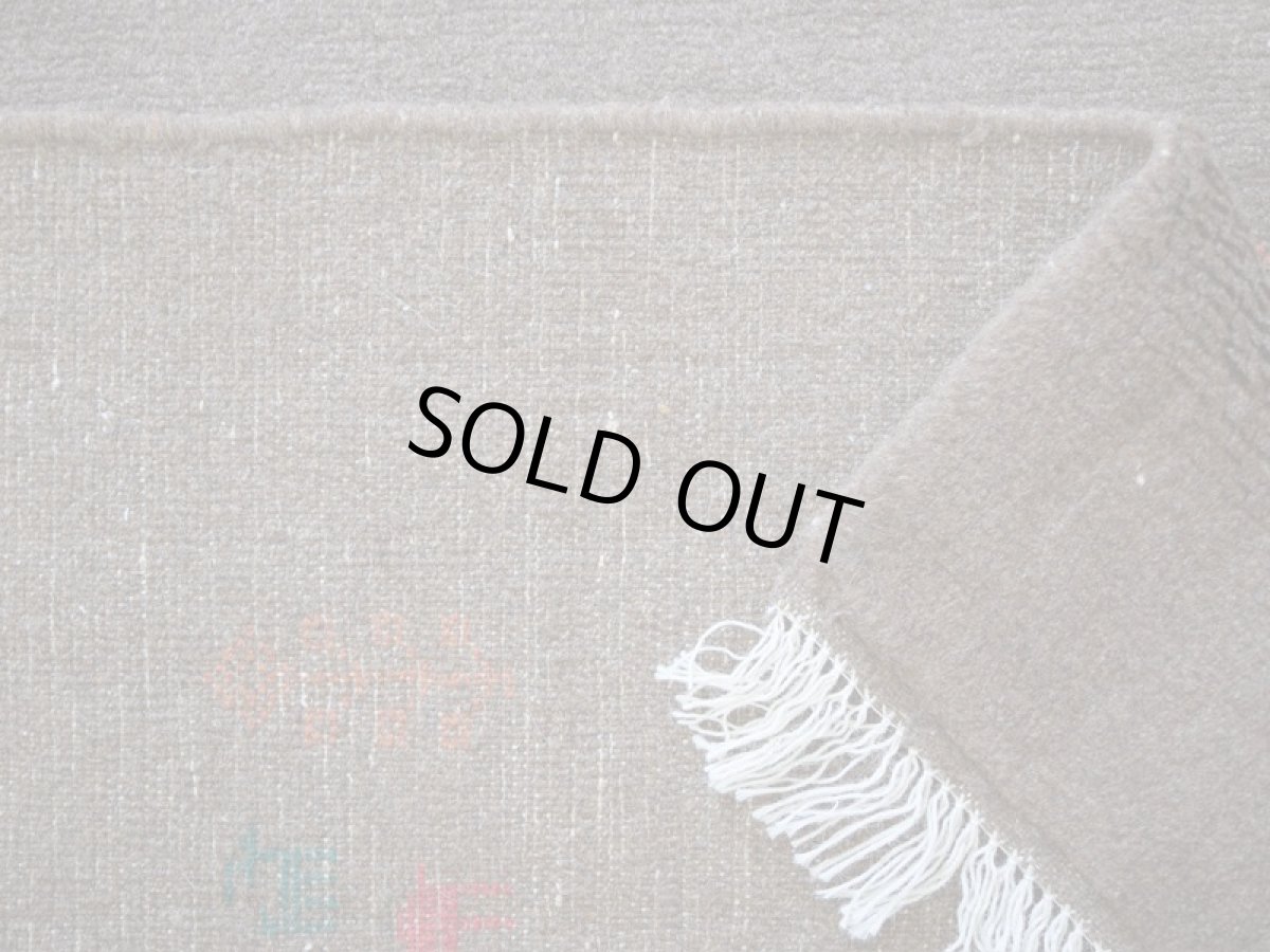 画像16: 新品 ペルシャ ギャッベ 縦2m 横1.5m 2.5㎡ リビング ダイニング 2-3人掛けソファ サイズ 190 × 135 cm No.R435 肉厚 天然 ウール ギャベ 手織り ハンドメイド ラグ 絨毯 カーペット リビングダイニングルームやベッドサイドに ブラウン 茶 動物 植物柄 n-r435-190135h031071 (16)