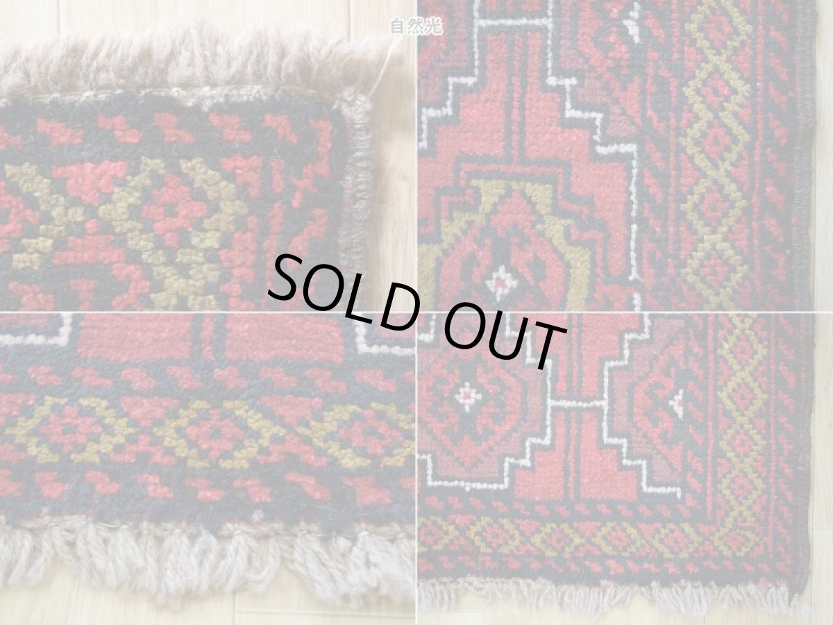 画像19: 中古品 ペルシャ 部族絨毯 グーチャン 縦1.7m 横1.1m 2㎡ 2人掛けソファ センターテーブル サイズ 170 x 105 cm No.Z191 ウール 手織り トライバル ラグ 敷物 マット カーペット 幾何学模様 ヴィンテージ ビンテージ  赤 c-z191-170105h060870 (19)