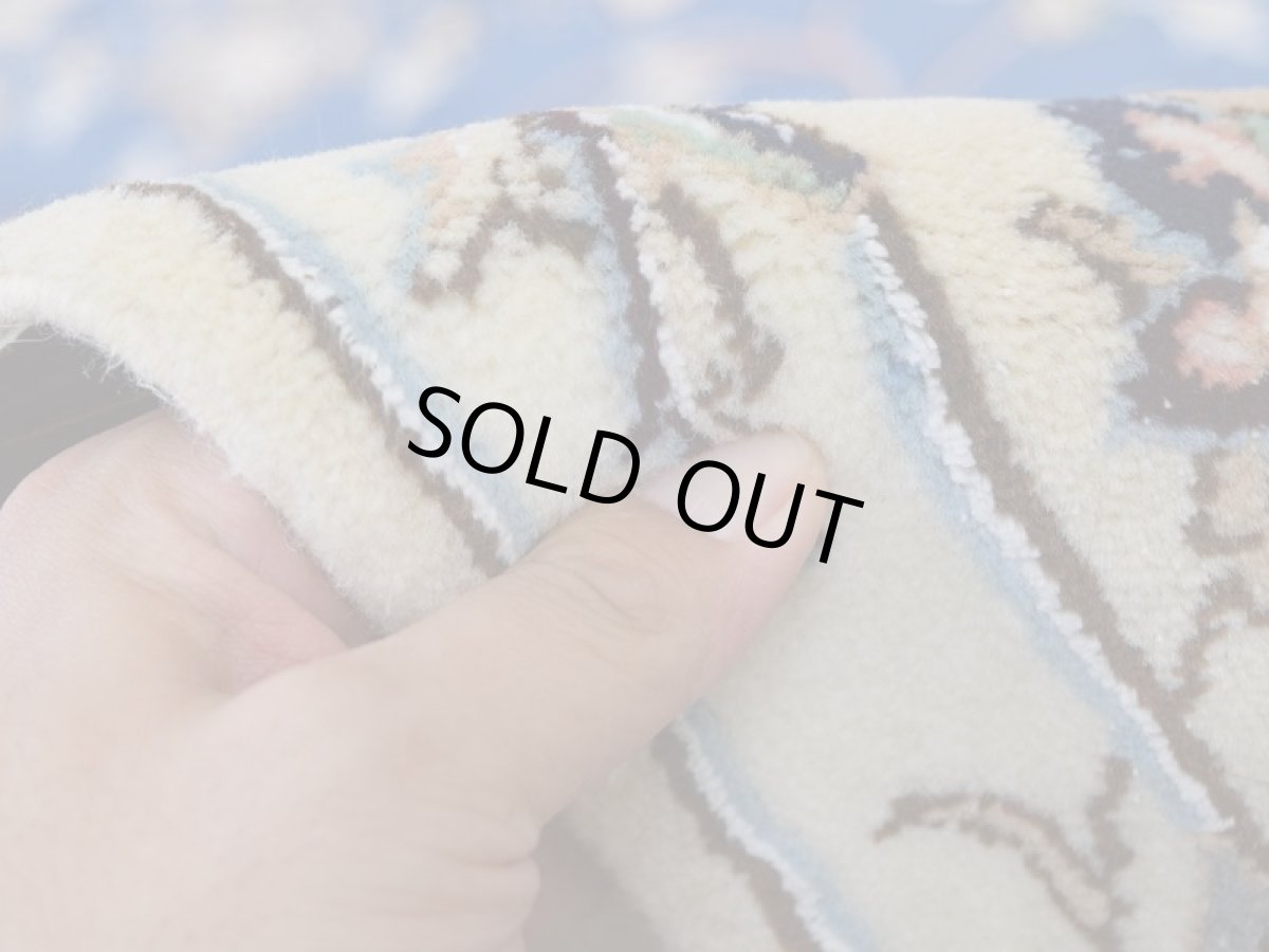 画像12: 新品 ペルシャ 絨毯 ナイン 産 9la ノーラー 縦2.5m 横1.5m 3.6㎡ 〜3.5帖程度 リビング ダイニング 2-3人掛けソファ サイズ 234 x 153 cm No.2278 ウール 手織り ラグ 敷物 カーペット メダリオン 青 ブルー 生成り アイボリー ベージュ n-2278-234153s08705101 (12)