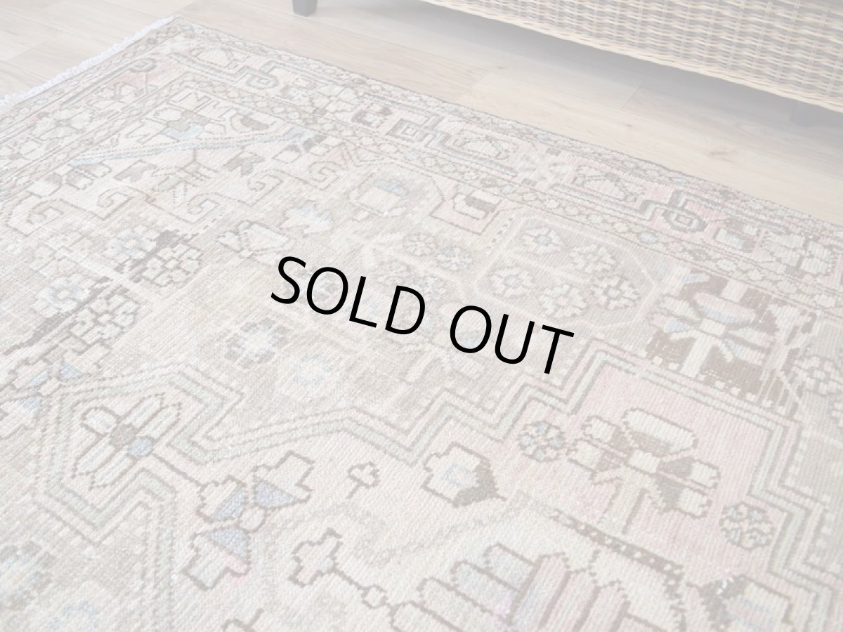 画像10: 【中古品】 ペルシャ 部族絨毯 バクティヤリ 縦2.2m 横1.5m 3.2㎡ 〜3帖 リビング ダイニング 2〜3人掛けソファ センターテーブル サイズ 214 x 145 cm No.AD704 ウール 手織り トライバル ラグ 敷物 マット カーペット 幾何学模様 ヴィンテージ ビンテージ 【スレ毛足無し】 c-ad704-214145h052523 (10)