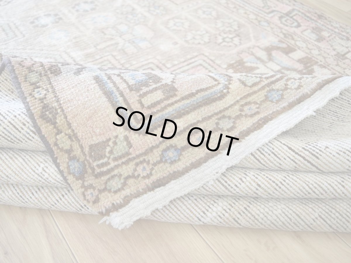 画像16: 【中古品】 ペルシャ 部族絨毯 バクティヤリ 縦2.2m 横1.5m 3.2㎡ 〜3帖 リビング ダイニング 2〜3人掛けソファ センターテーブル サイズ 214 x 145 cm No.AD704 ウール 手織り トライバル ラグ 敷物 マット カーペット 幾何学模様 ヴィンテージ ビンテージ 【スレ毛足無し】 c-ad704-214145h052523 (16)