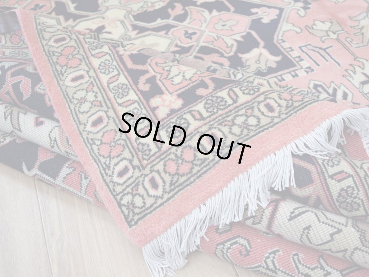 画像13: 美品 ペルシャ 絨毯 ヘリス 産 縦3m 横2.5m 7.5㎡ ~7.5帖 リビング ダイニング 3人掛けソファ コーナーソファ サイズ 305 x 240 cm No.2117 ウール 手織り ハンドメイド トライバル ラグ カーペット サーモンピンク 生成り クリーム ベージュ ネイビー a-2117-305240s056597 (13)