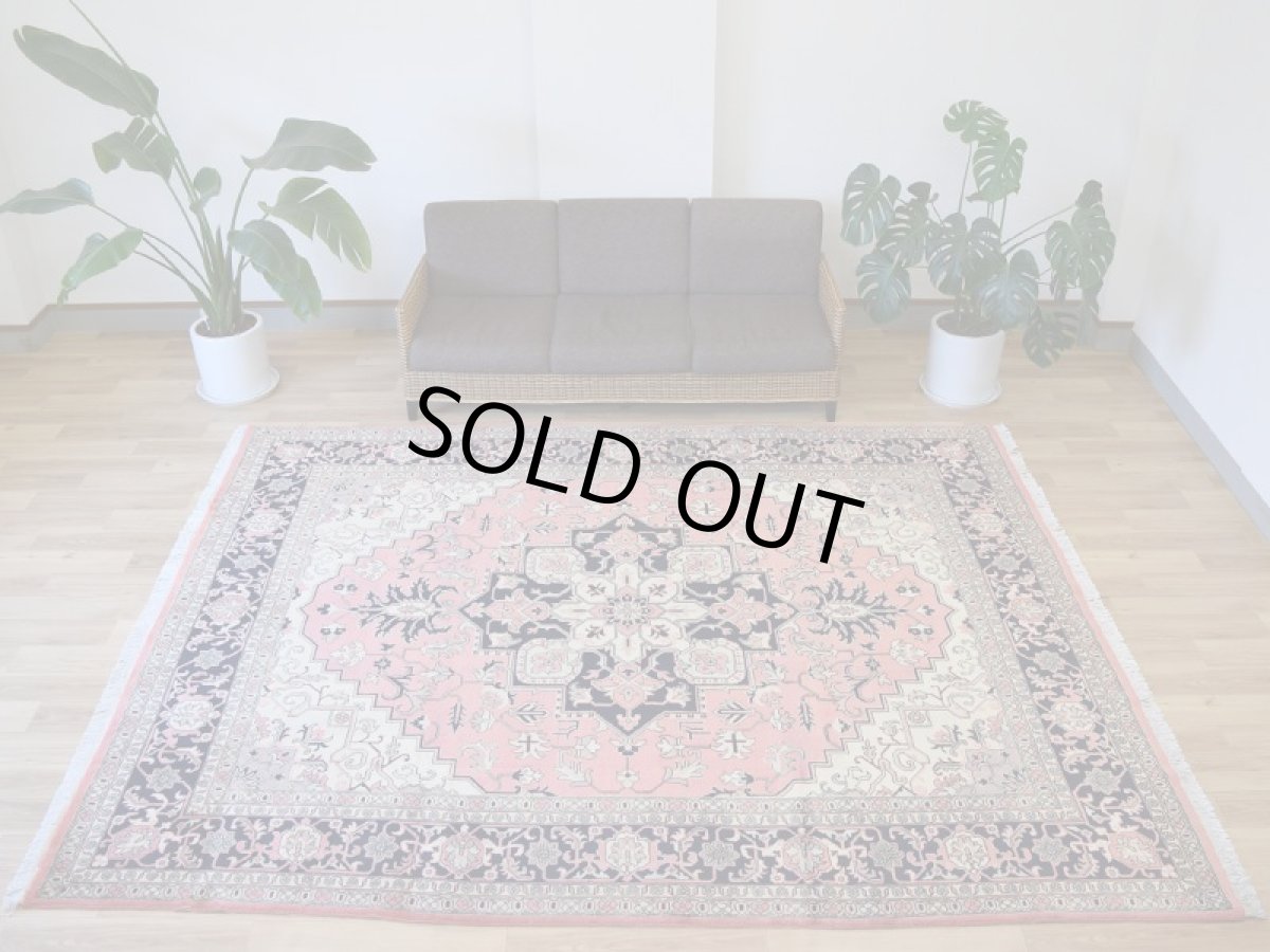 画像2: 美品 ペルシャ 絨毯 ヘリス 産 縦3m 横2.5m 7.5㎡ ~7.5帖 リビング ダイニング 3人掛けソファ コーナーソファ サイズ 305 x 240 cm No.2117 ウール 手織り ハンドメイド トライバル ラグ カーペット サーモンピンク 生成り クリーム ベージュ ネイビー a-2117-305240s056597 (2)