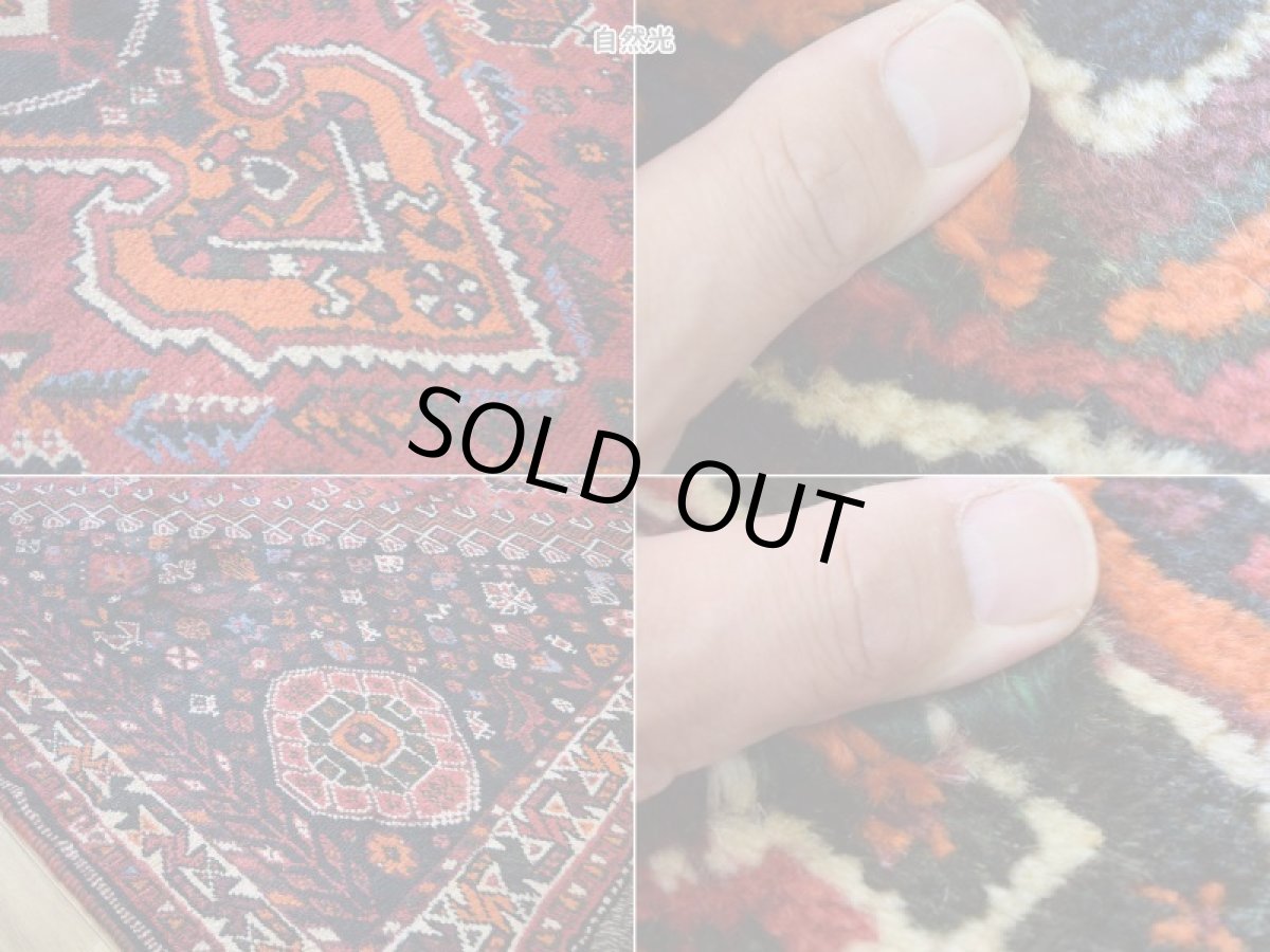 画像15: 新品同様 デッドストック 未使用美品 ペルシャ 部族絨毯 シラーズ 縦3m 横2m 7.2㎡ ~7.5帖 リビング ダイニング 3人掛けソファ コーナーソファ サイズ 310 x 230 cm No.AD381 ウール 手織り ハンドメイド トライバル ラグ カーペット 赤 レッド 黒 ブラック 濃紺 ダークネイビー 民族柄 ns-ad381-310230h05905321 (15)