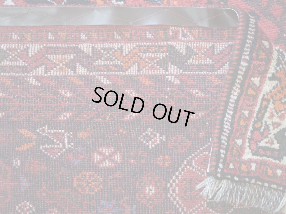 画像13: 新品同様 デッドストック 未使用美品 ペルシャ 部族絨毯 シラーズ 縦3m 横2m 7.2㎡ ~7.5帖 リビング ダイニング 3人掛けソファ コーナーソファ サイズ 310 x 230 cm No.AD381 ウール 手織り ハンドメイド トライバル ラグ カーペット 赤 レッド 黒 ブラック 濃紺 ダークネイビー 民族柄 ns-ad381-310230h05905321 (13)