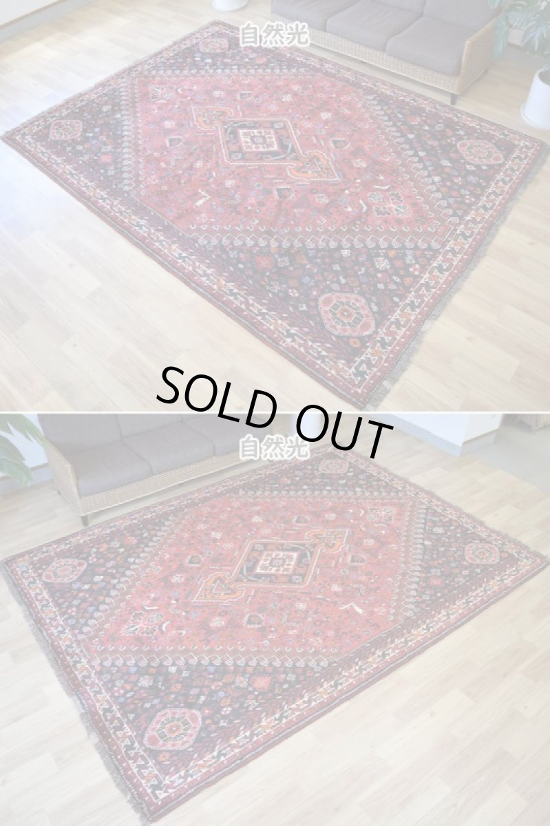 画像5: 新品同様 デッドストック 未使用美品 ペルシャ 部族絨毯 シラーズ 縦3m 横2m 7.2㎡ ~7.5帖 リビング ダイニング 3人掛けソファ コーナーソファ サイズ 310 x 230 cm No.AD381 ウール 手織り ハンドメイド トライバル ラグ カーペット 赤 レッド 黒 ブラック 濃紺 ダークネイビー 民族柄 ns-ad381-310230h05905321 (5)