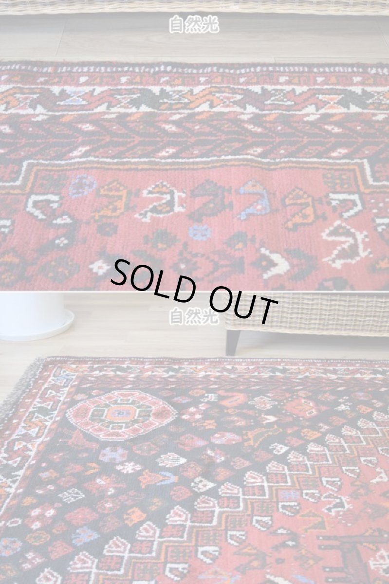 画像6: 新品同様 デッドストック 未使用美品 ペルシャ 部族絨毯 シラーズ 縦3m 横2m 7.2㎡ ~7.5帖 リビング ダイニング 3人掛けソファ コーナーソファ サイズ 310 x 230 cm No.AD381 ウール 手織り ハンドメイド トライバル ラグ カーペット 赤 レッド 黒 ブラック 濃紺 ダークネイビー 民族柄 ns-ad381-310230h05905321 (6)