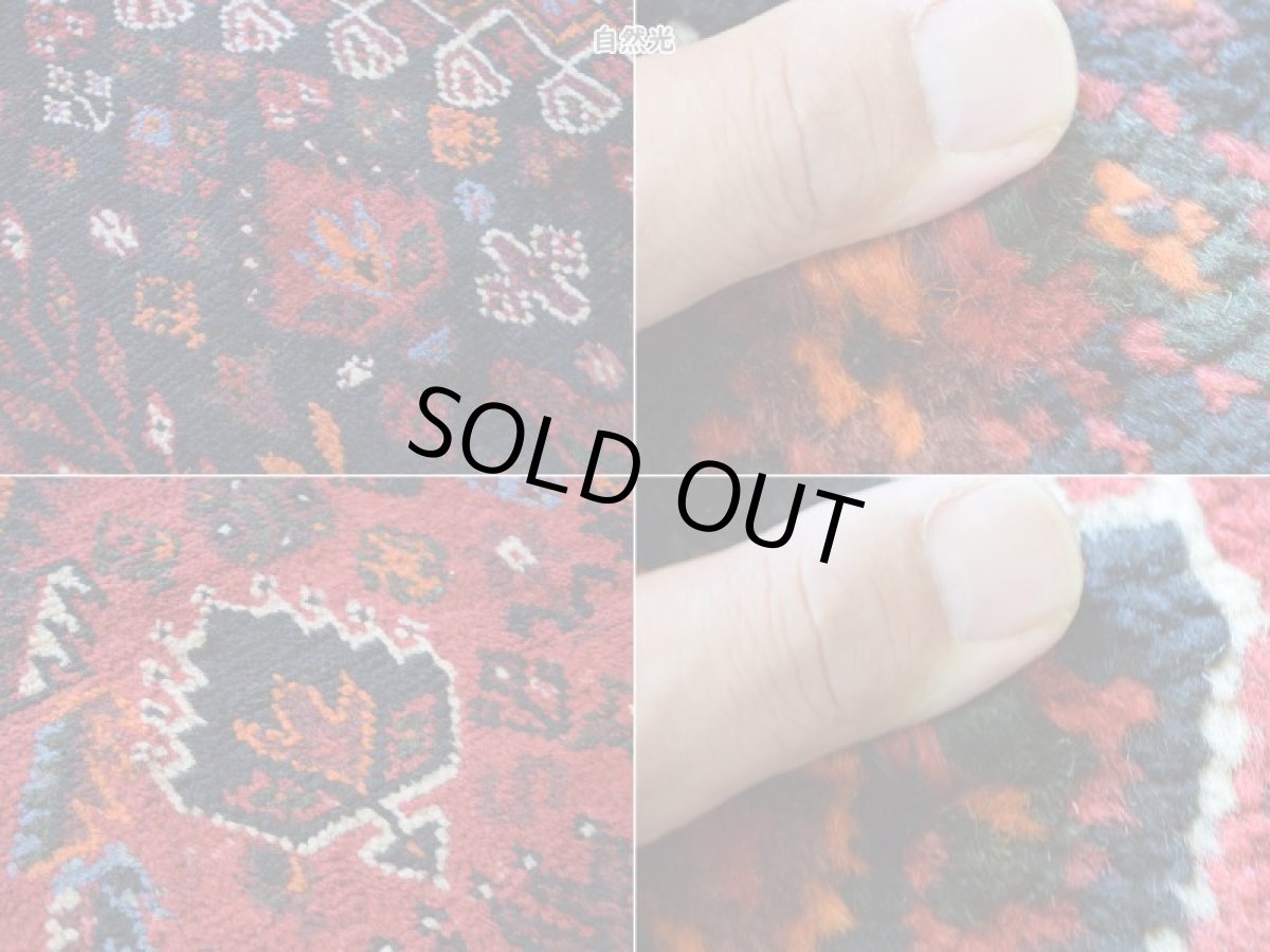 画像17: 新品同様 デッドストック 未使用美品 ペルシャ 部族絨毯 シラーズ 縦3m 横2m 7.2㎡ ~7.5帖 リビング ダイニング 3人掛けソファ コーナーソファ サイズ 310 x 230 cm No.AD381 ウール 手織り ハンドメイド トライバル ラグ カーペット 赤 レッド 黒 ブラック 濃紺 ダークネイビー 民族柄 ns-ad381-310230h05905321 (17)