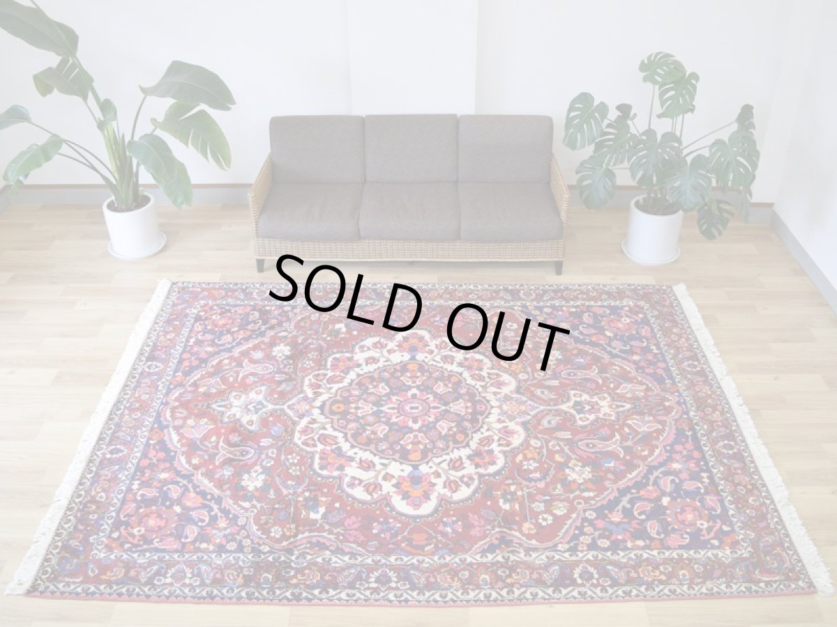 画像2: 良品 ペルシャ 絨毯 バクティヤリ 縦3m 横2m 6㎡ 〜6帖 リビング ダイニング 3人掛けソファ コーナーソファ 大判 サイズ 285 x 214 cm No.AB352 ウール 手織り トライバル ラグ 敷物 マット カーペット メダリオン 赤 ネイビー ピンク ヴィンテージ ビンテージ バクティアリ バフティヤリ b-ab352-285214h054585 (2)